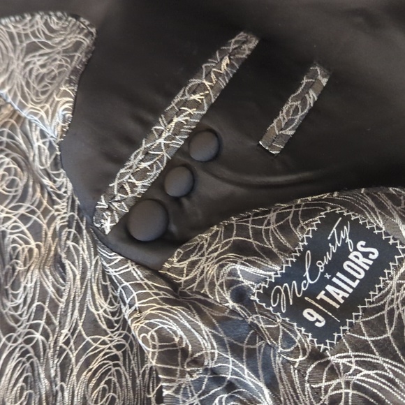 9Tailors bash print tuxedo in Maroon and Black - Picture 5 of 13